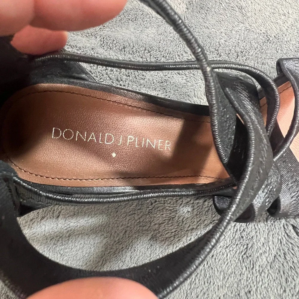Donald J Pliner Black Leather Strappy Wedge Sandal Heel 8.5N Womens Designer
